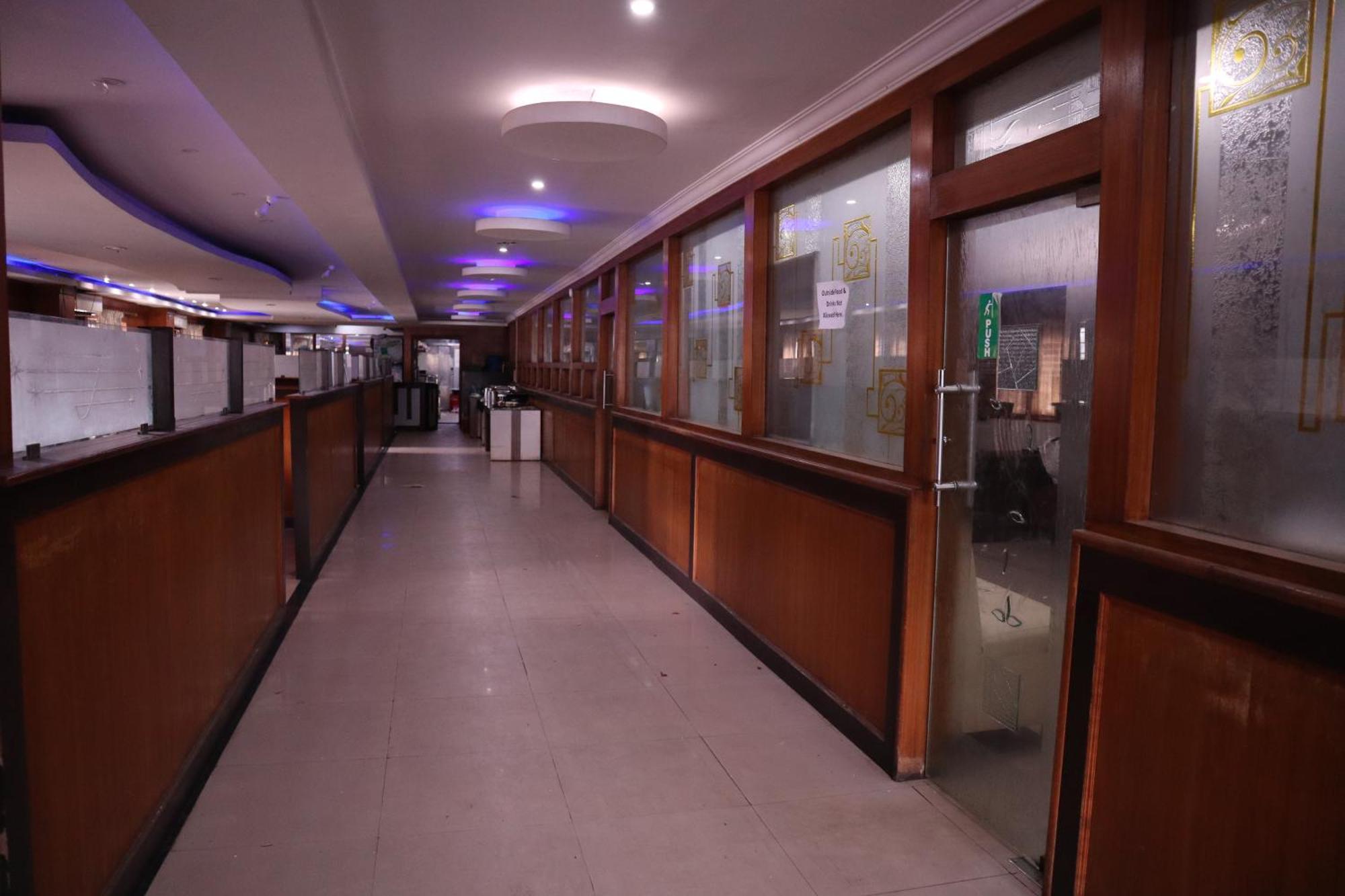Millennium Plaza Hotel Kammasandra Bagian luar foto
