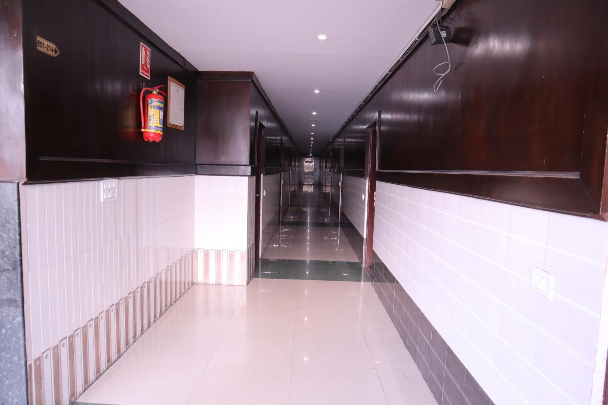 Millennium Plaza Hotel Kammasandra Bagian luar foto