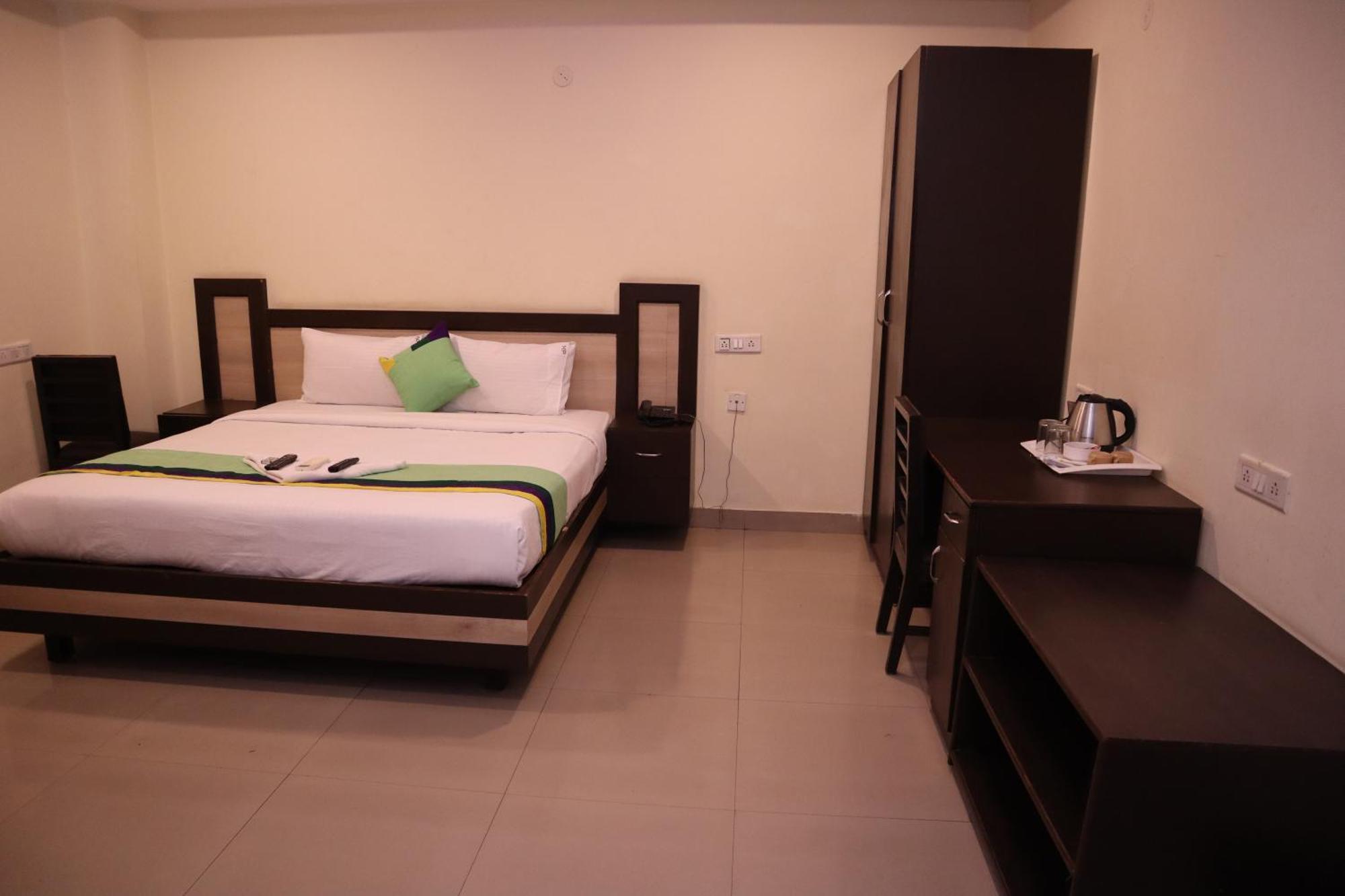 Millennium Plaza Hotel Kammasandra Bagian luar foto