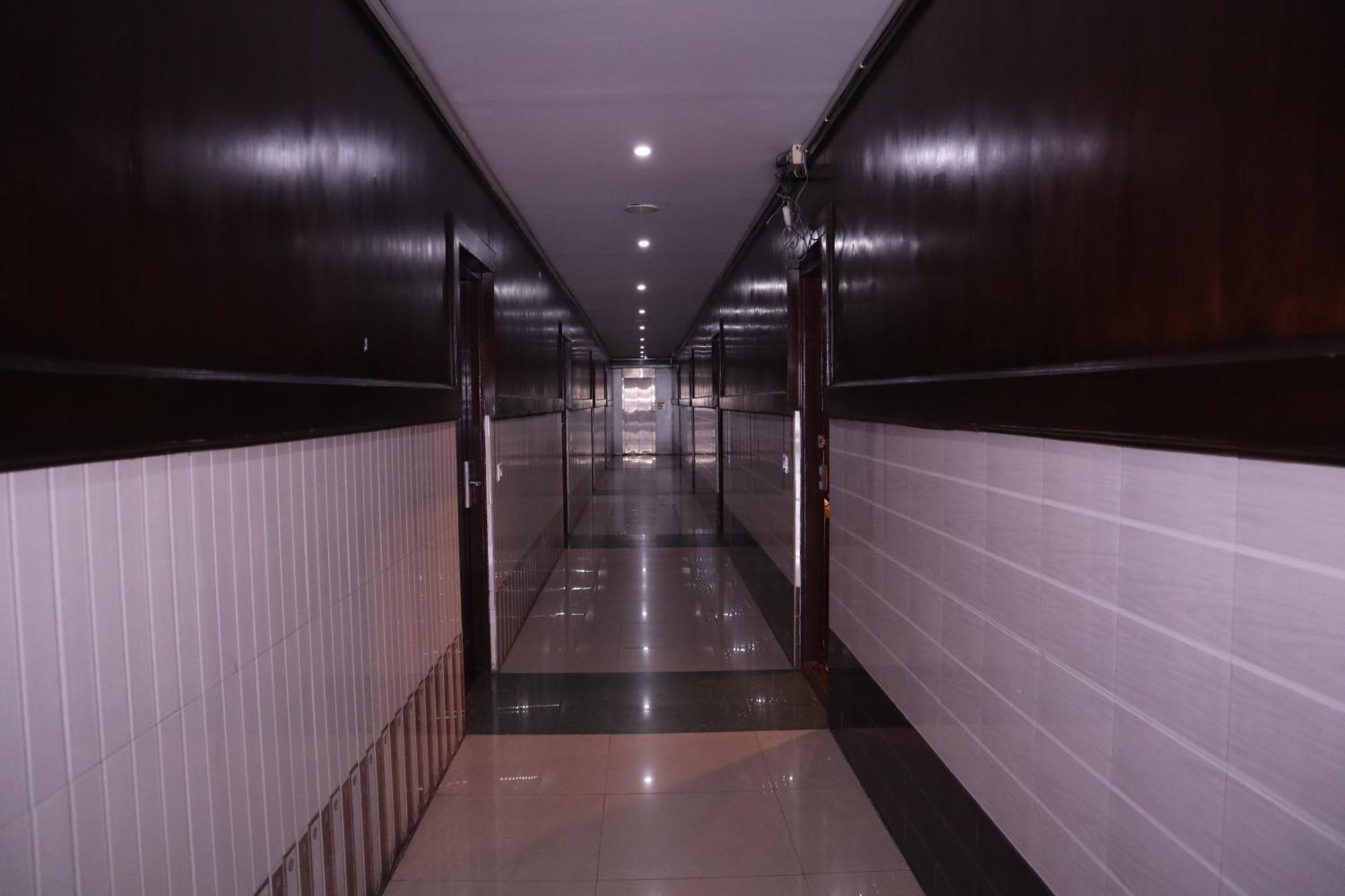 Millennium Plaza Hotel Kammasandra Bagian luar foto
