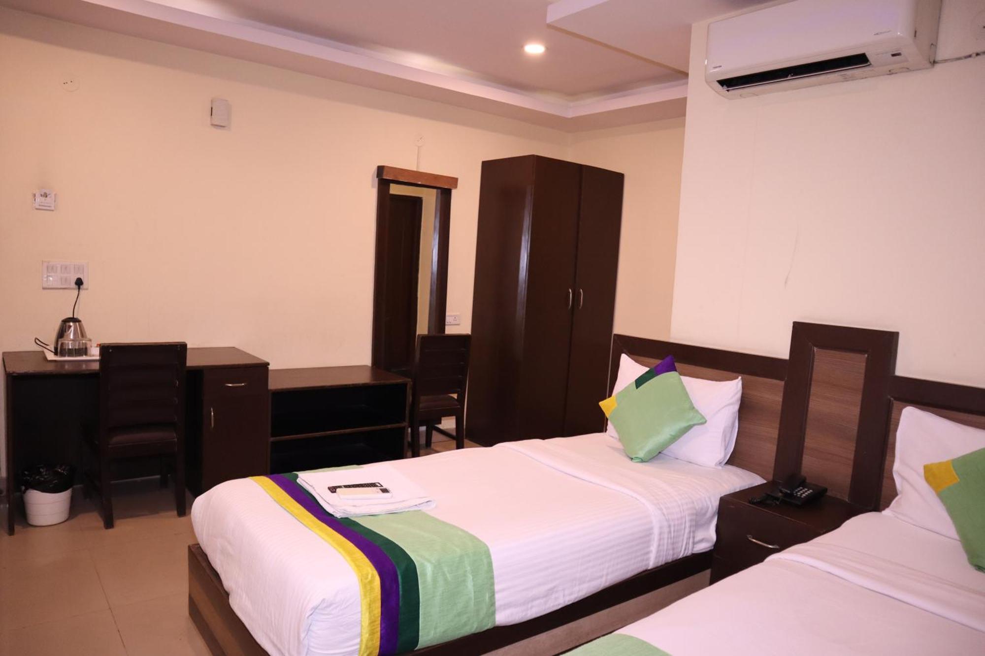 Millennium Plaza Hotel Kammasandra Bagian luar foto