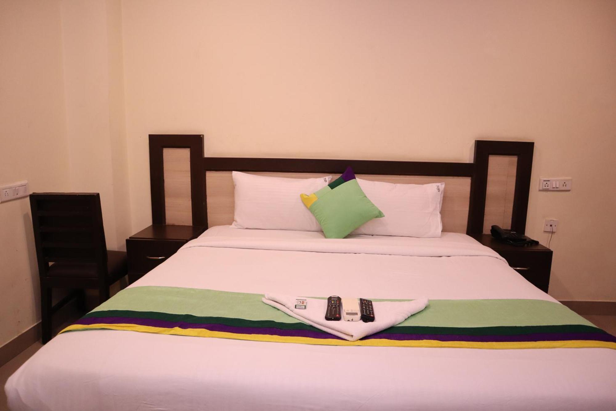 Millennium Plaza Hotel Kammasandra Bagian luar foto