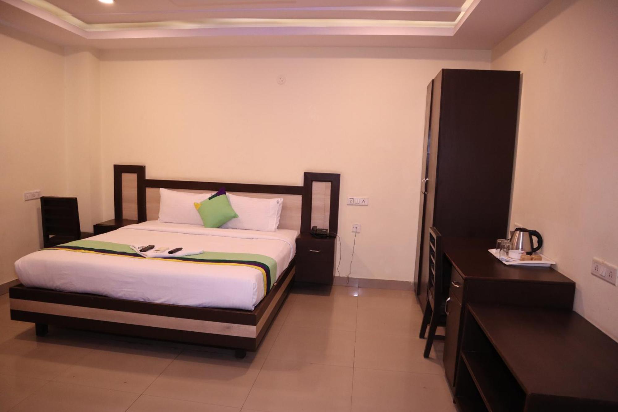 Millennium Plaza Hotel Kammasandra Bagian luar foto