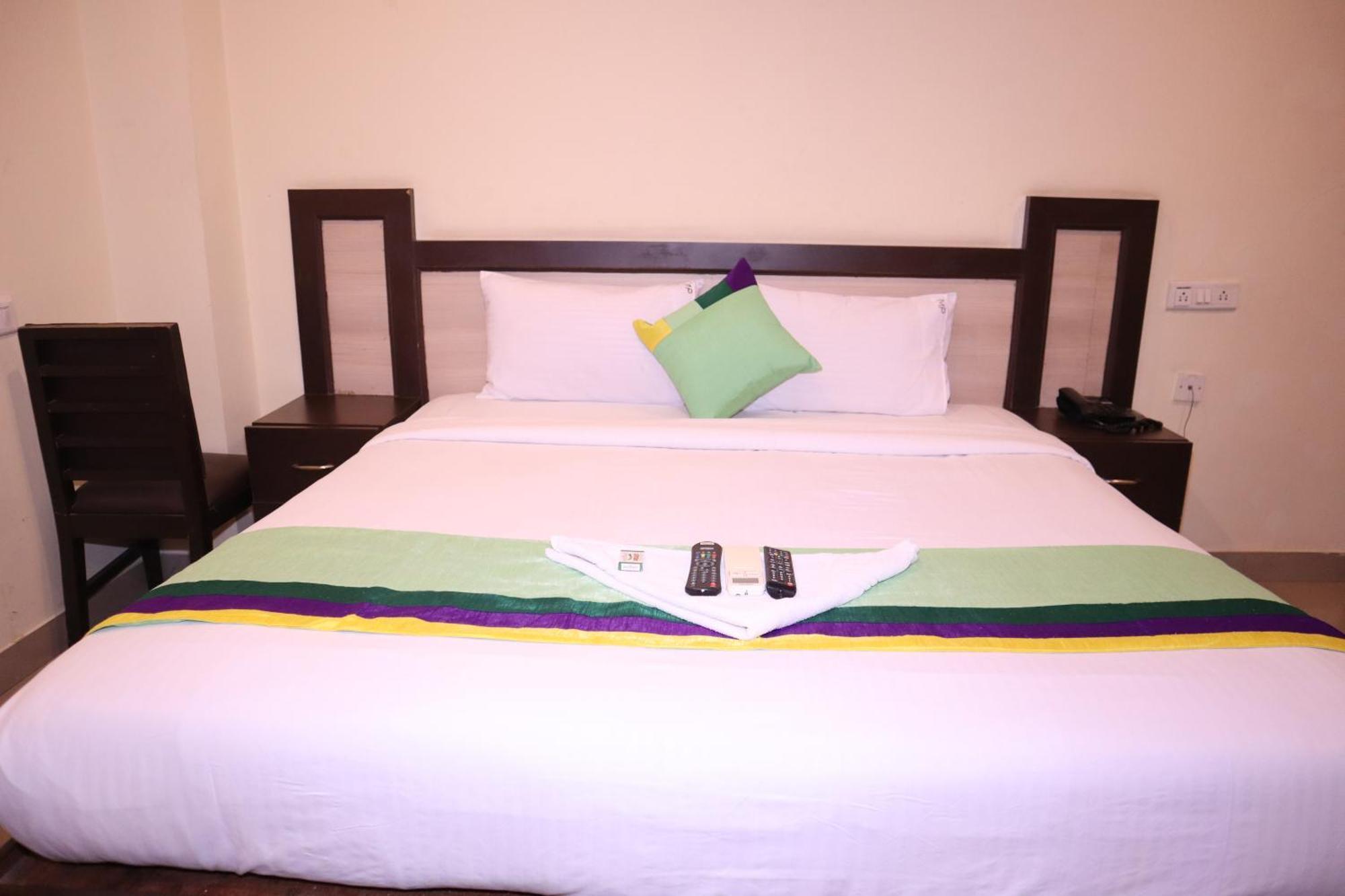 Millennium Plaza Hotel Kammasandra Bagian luar foto