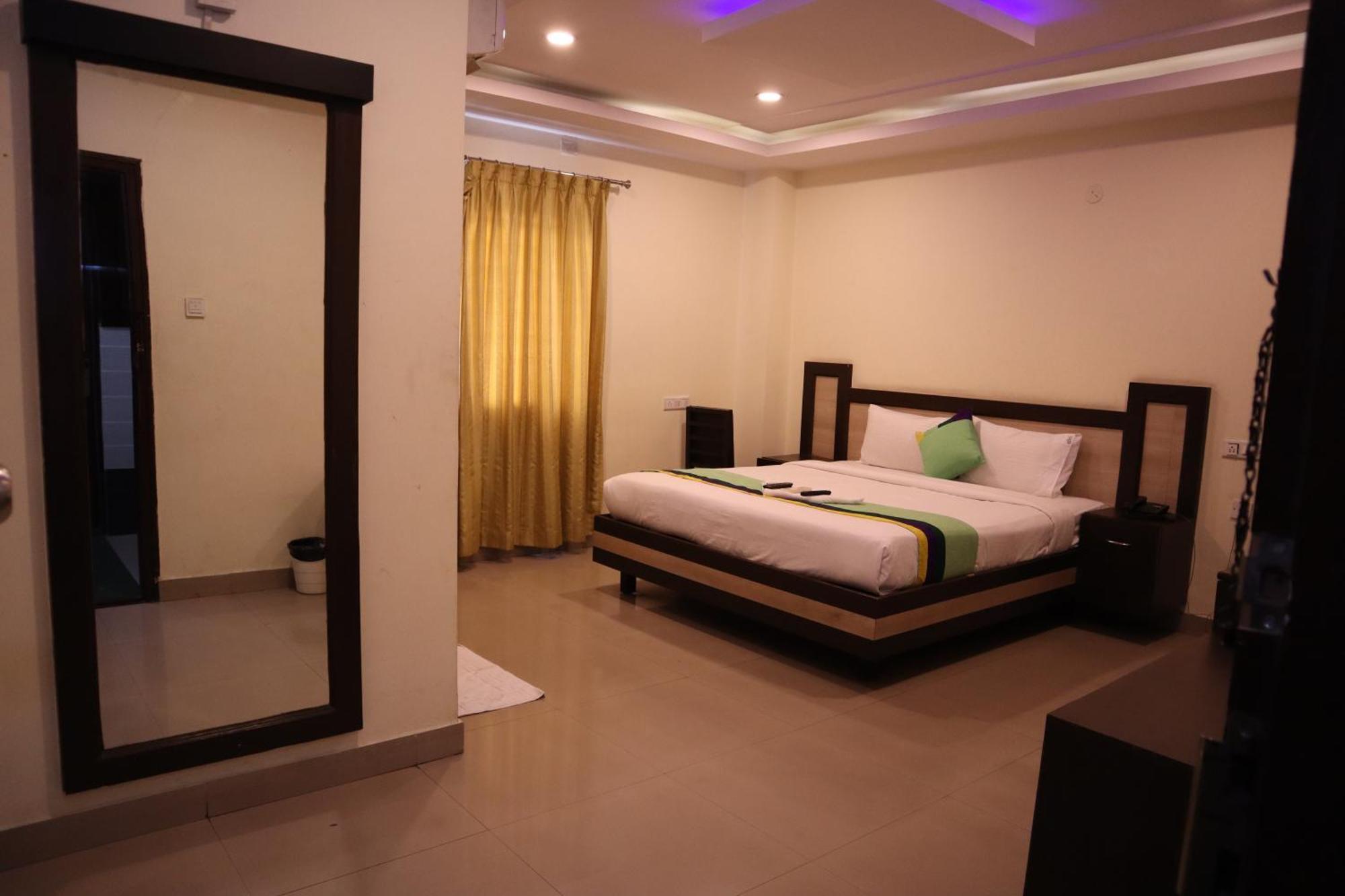 Millennium Plaza Hotel Kammasandra Bagian luar foto
