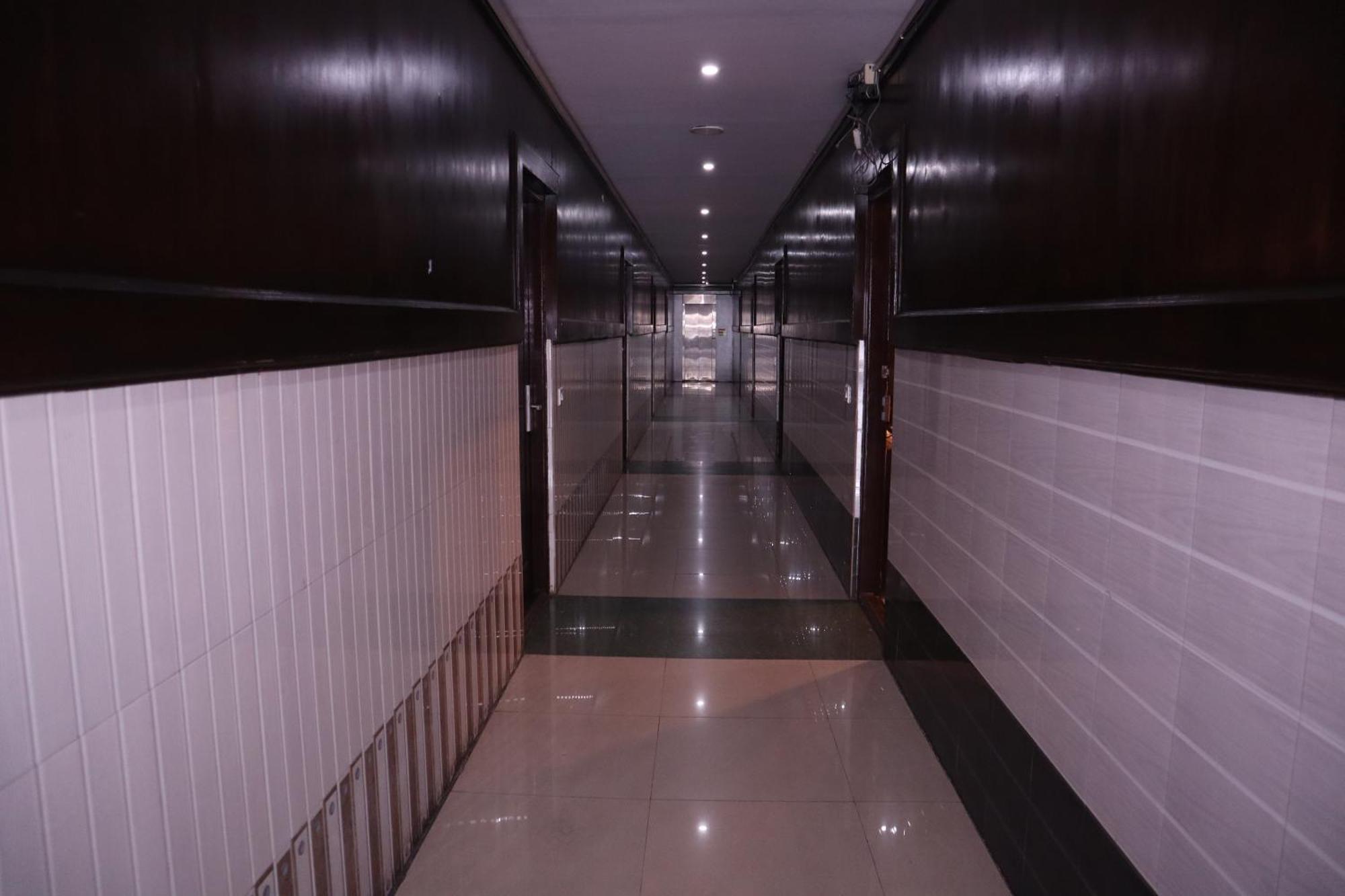 Millennium Plaza Hotel Kammasandra Bagian luar foto