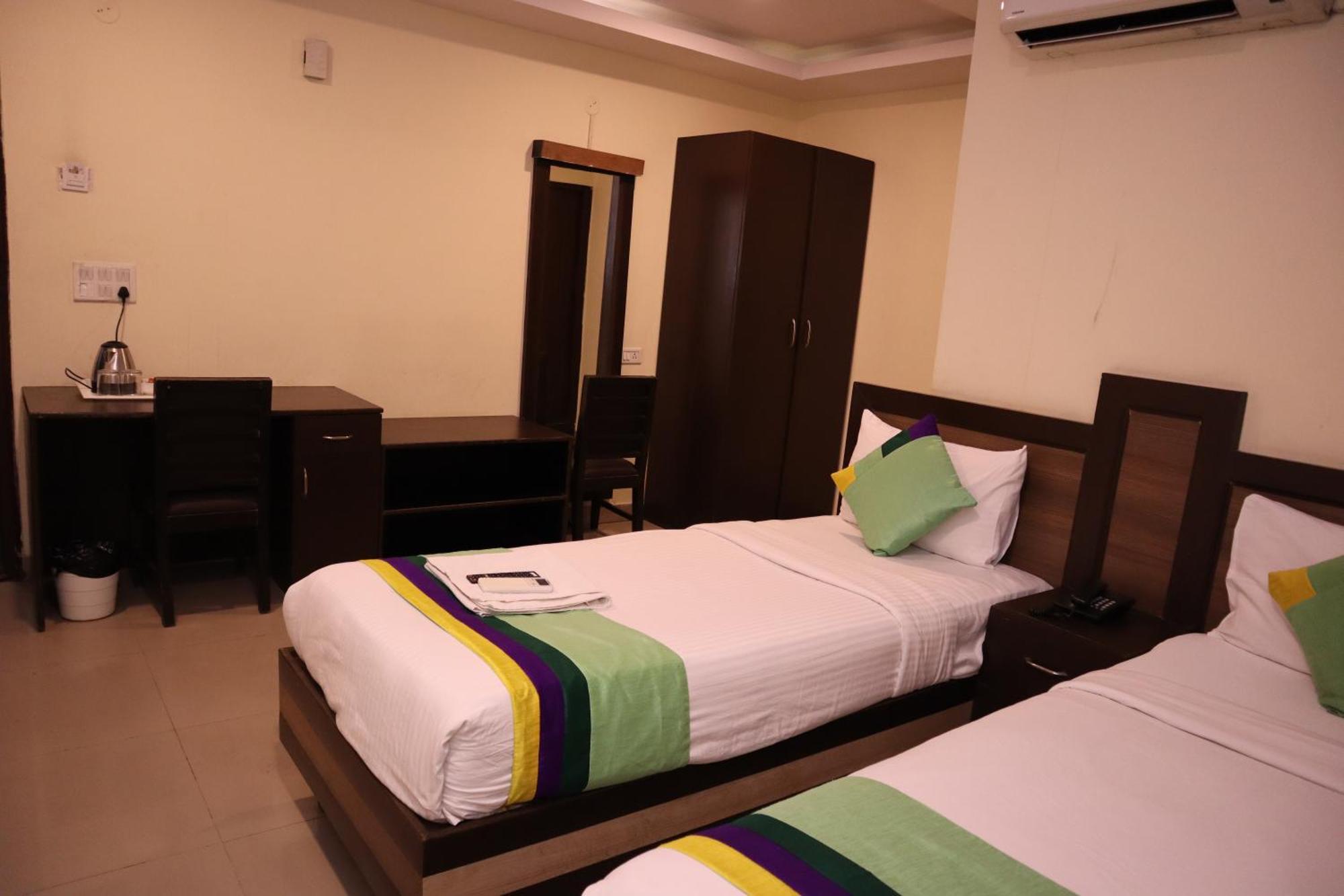Millennium Plaza Hotel Kammasandra Bagian luar foto