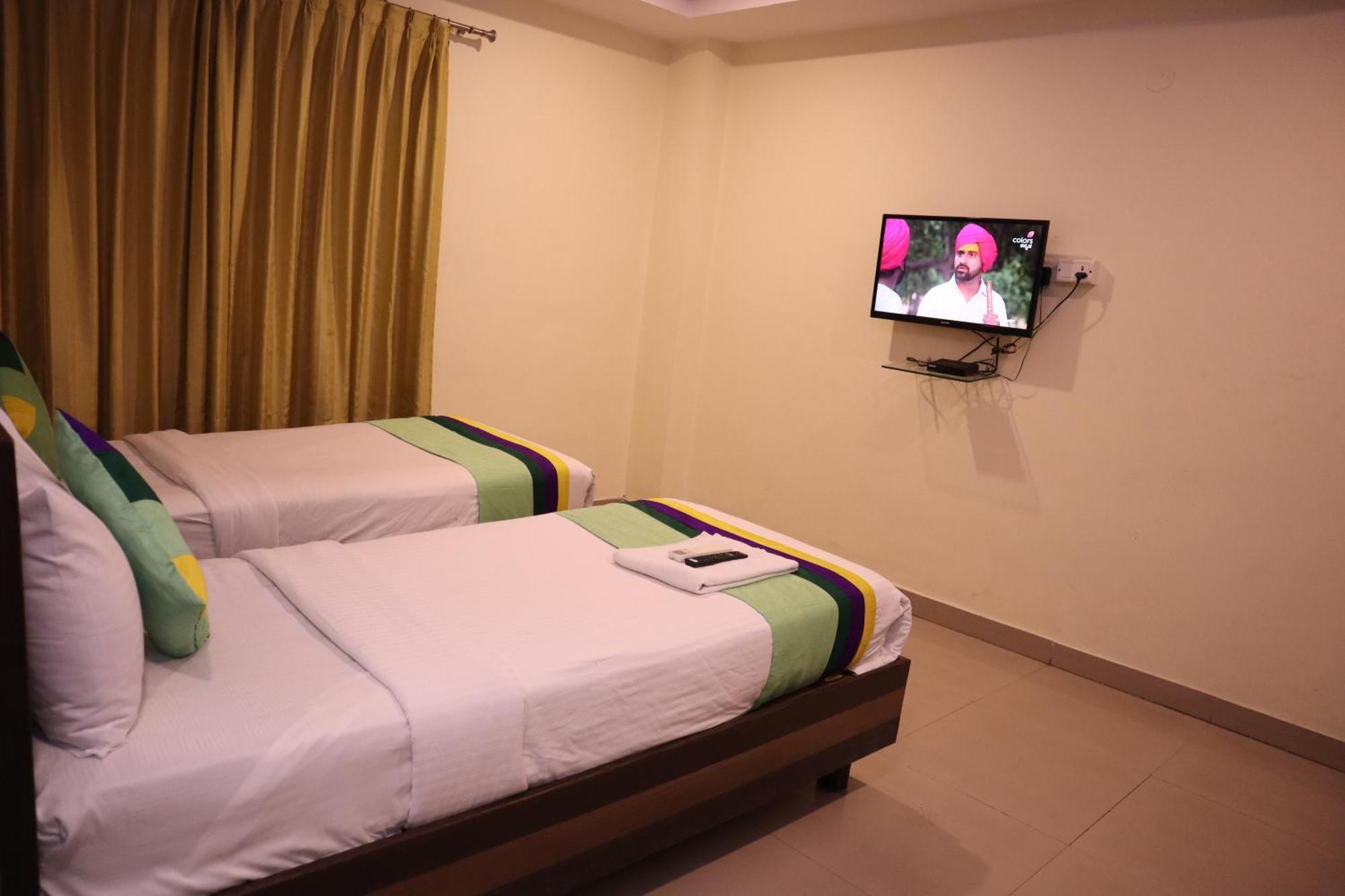 Millennium Plaza Hotel Kammasandra Bagian luar foto