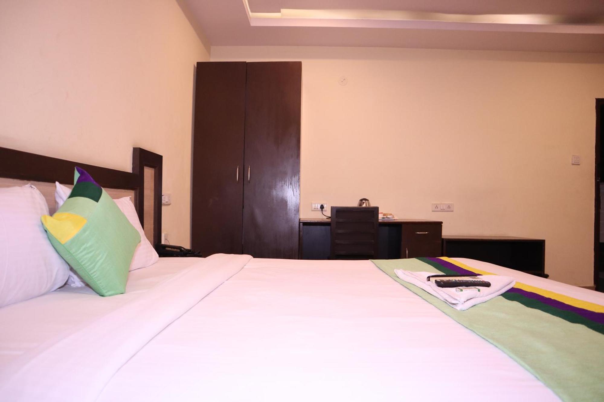 Millennium Plaza Hotel Kammasandra Bagian luar foto