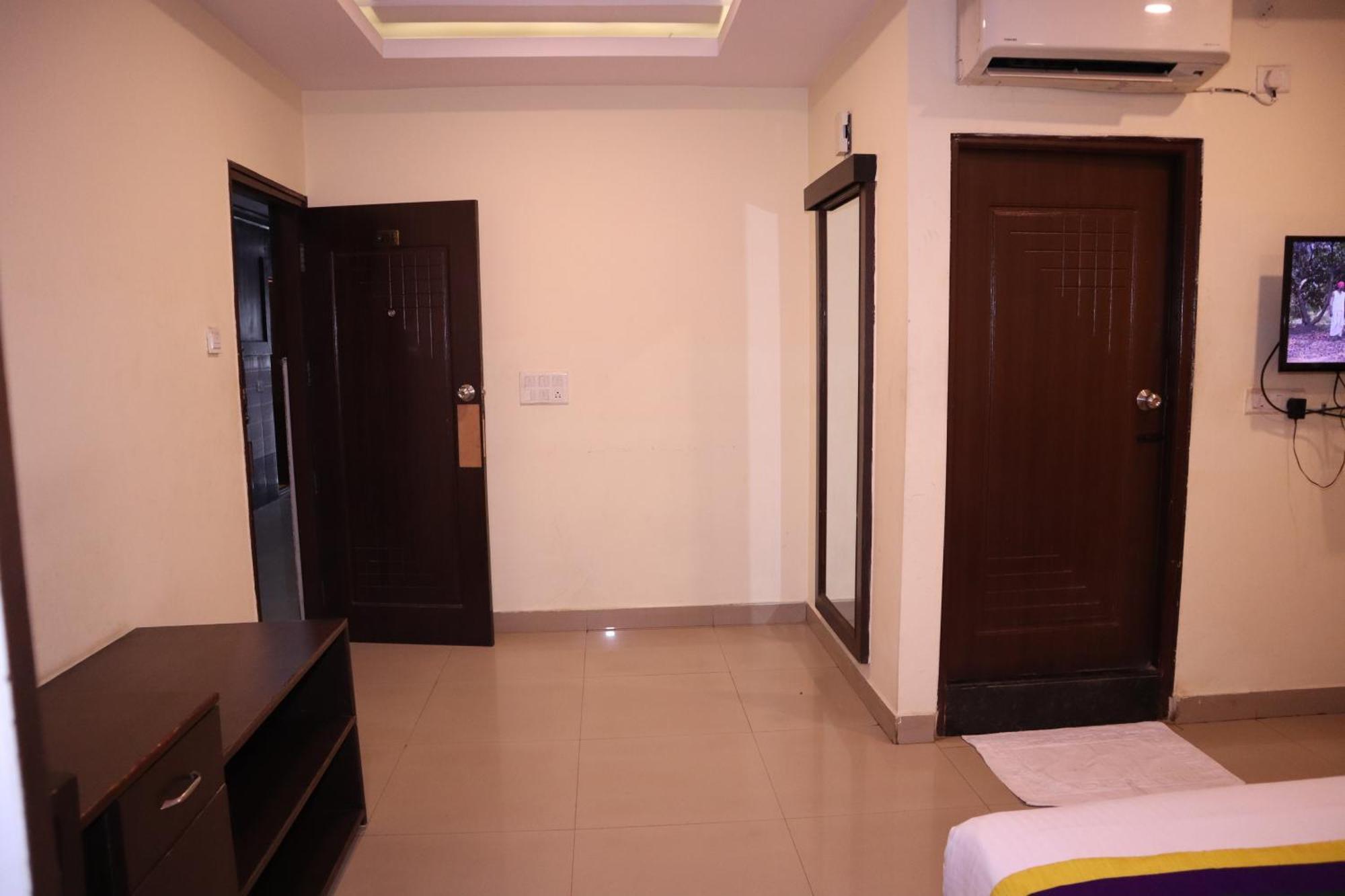 Millennium Plaza Hotel Kammasandra Bagian luar foto