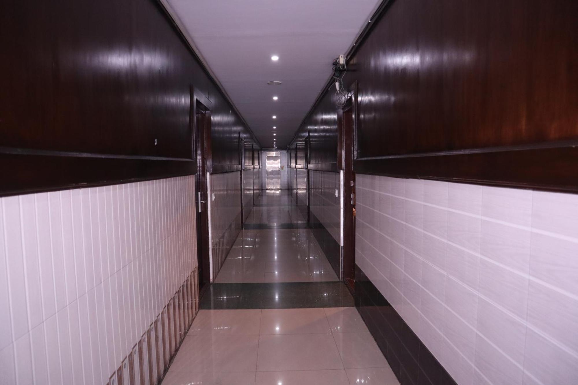 Millennium Plaza Hotel Kammasandra Bagian luar foto