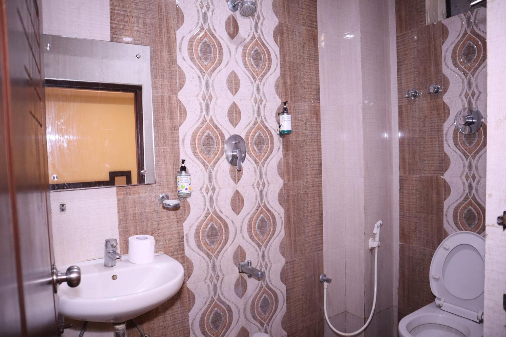 Millennium Plaza Hotel Kammasandra Bagian luar foto