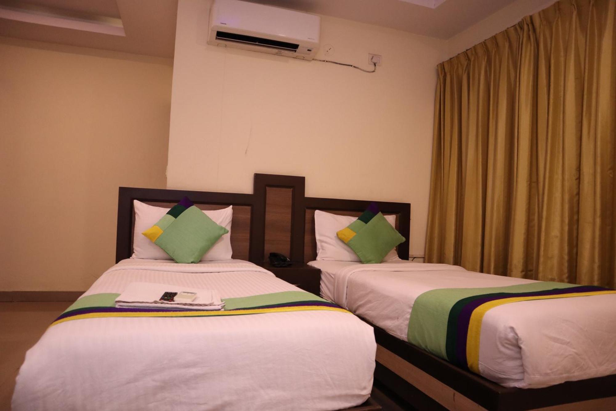 Millennium Plaza Hotel Kammasandra Bagian luar foto