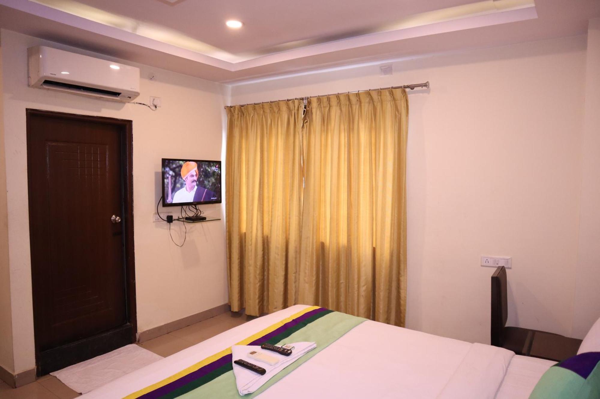 Millennium Plaza Hotel Kammasandra Bagian luar foto