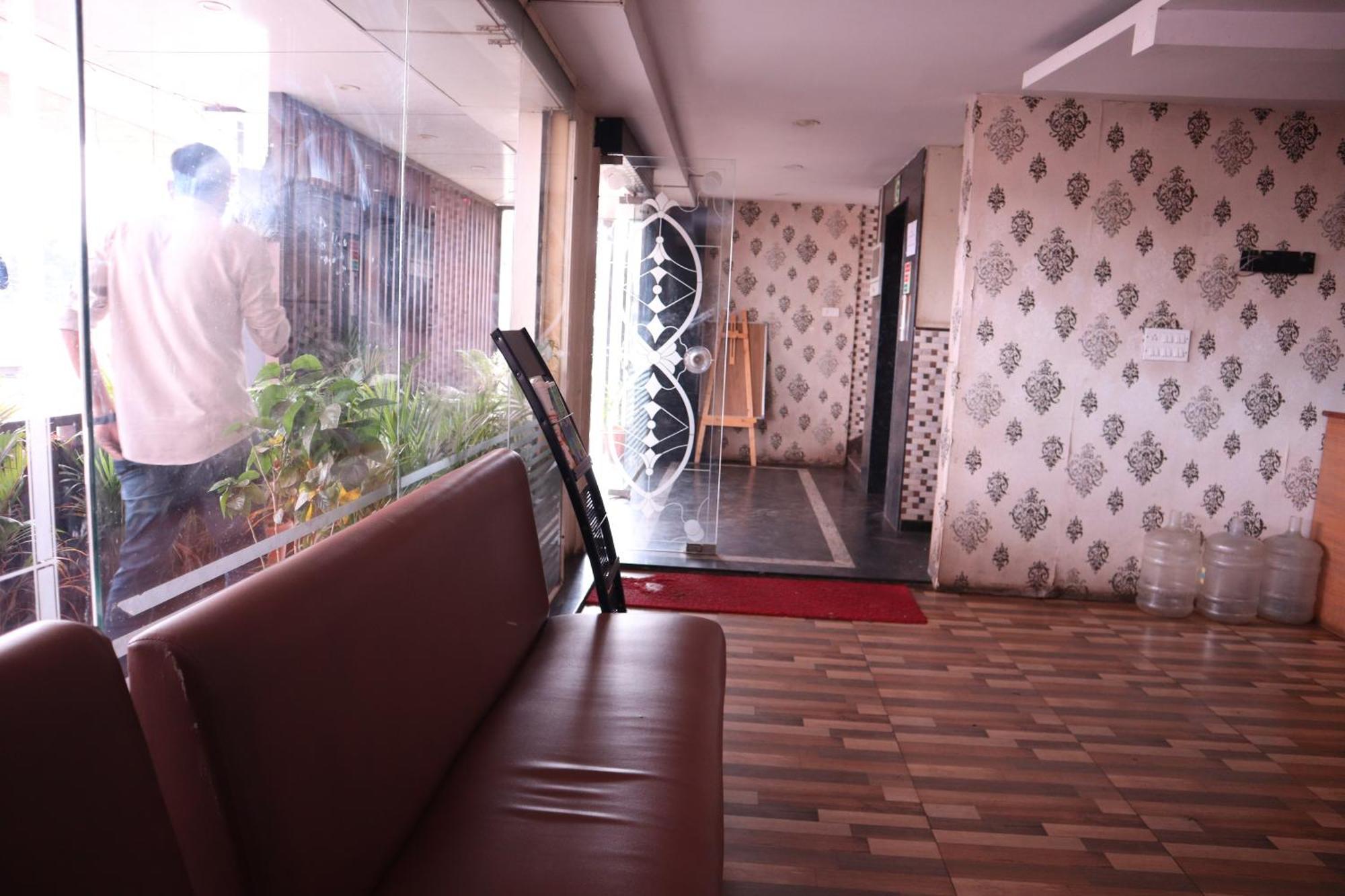Millennium Plaza Hotel Kammasandra Bagian luar foto