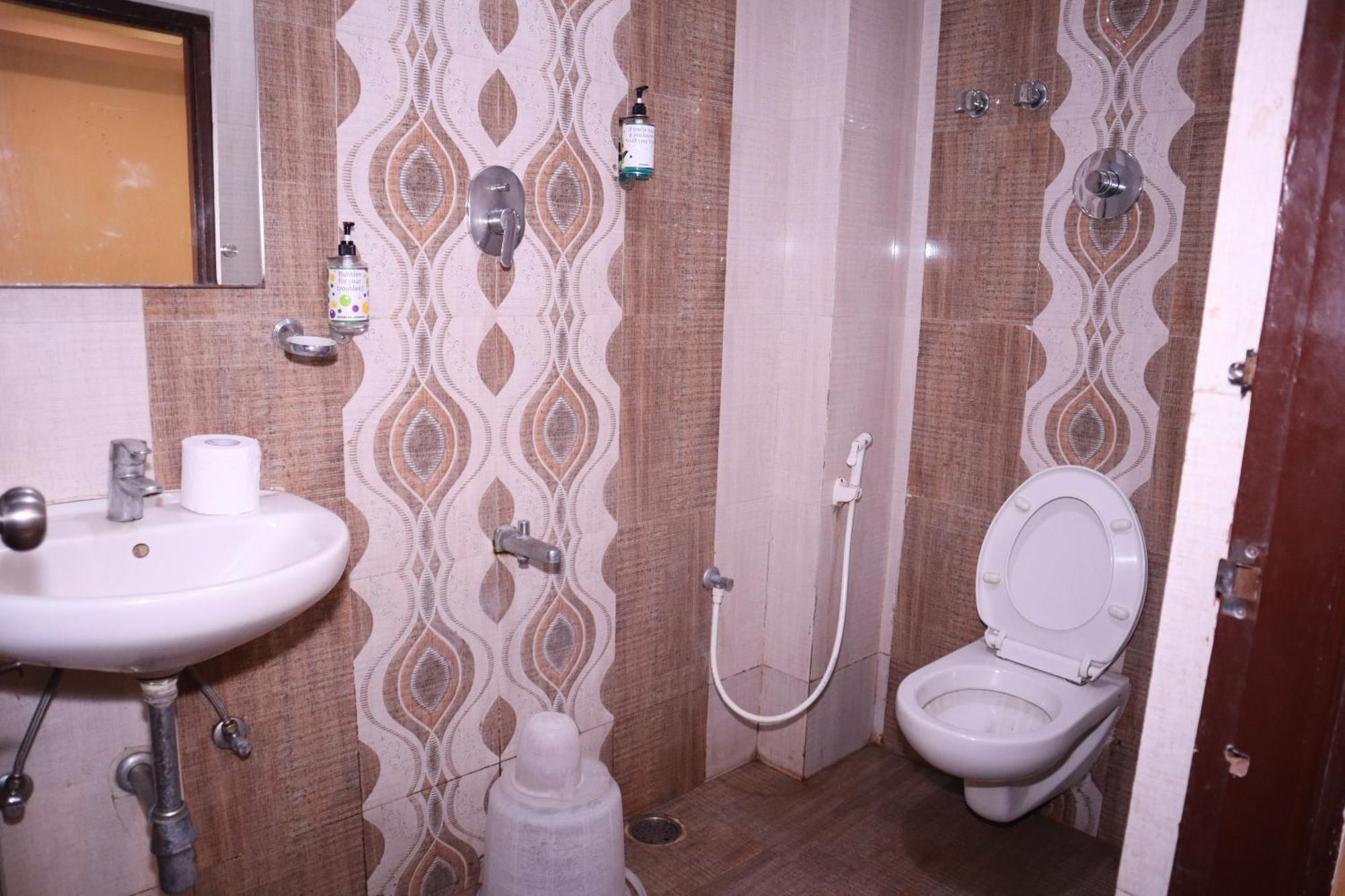 Millennium Plaza Hotel Kammasandra Bagian luar foto
