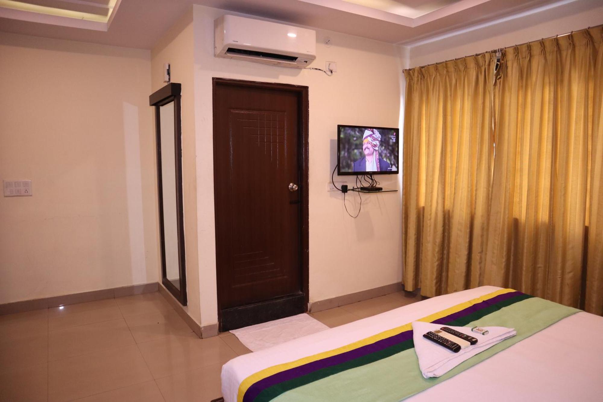 Millennium Plaza Hotel Kammasandra Bagian luar foto