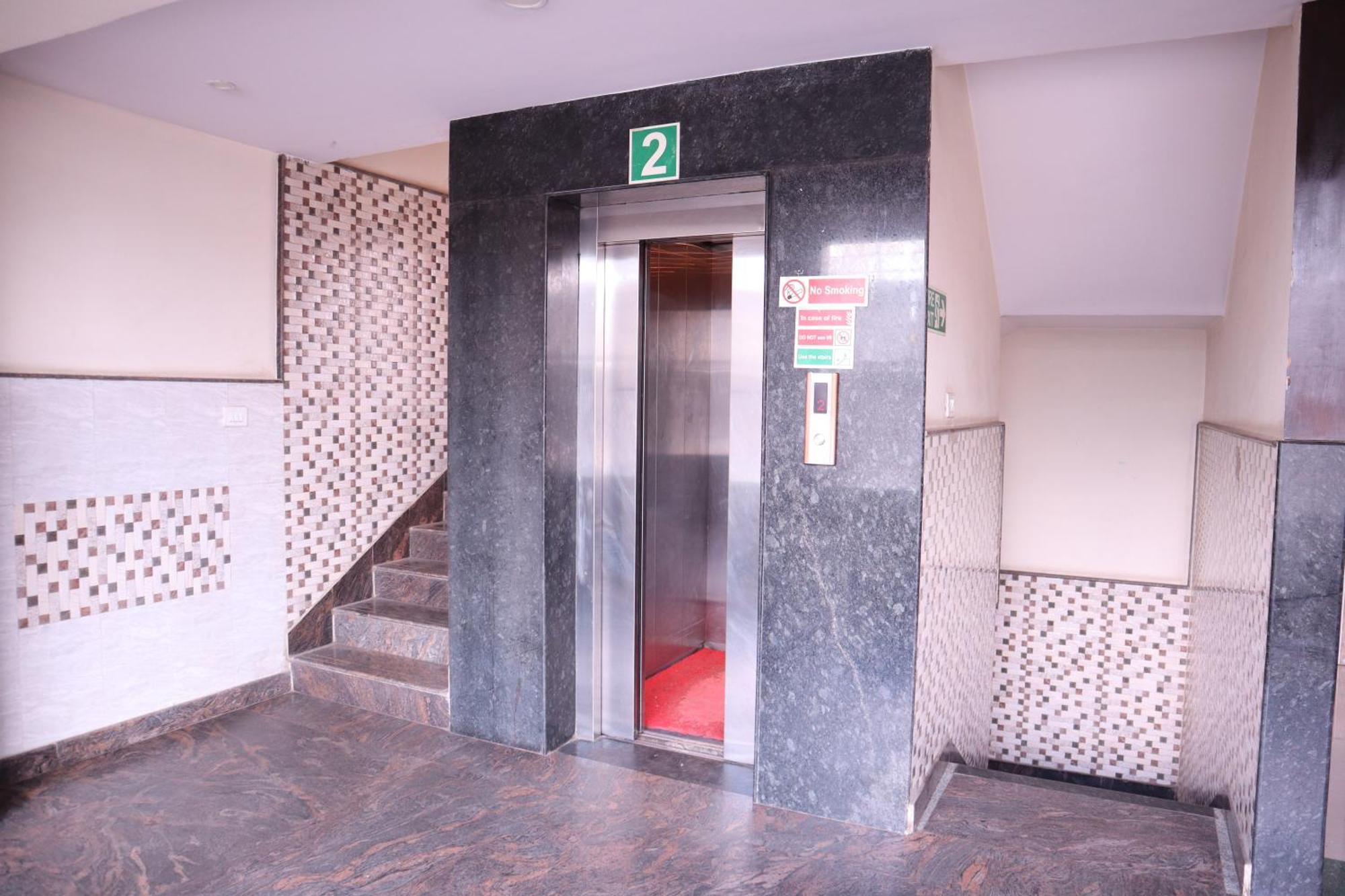 Millennium Plaza Hotel Kammasandra Bagian luar foto