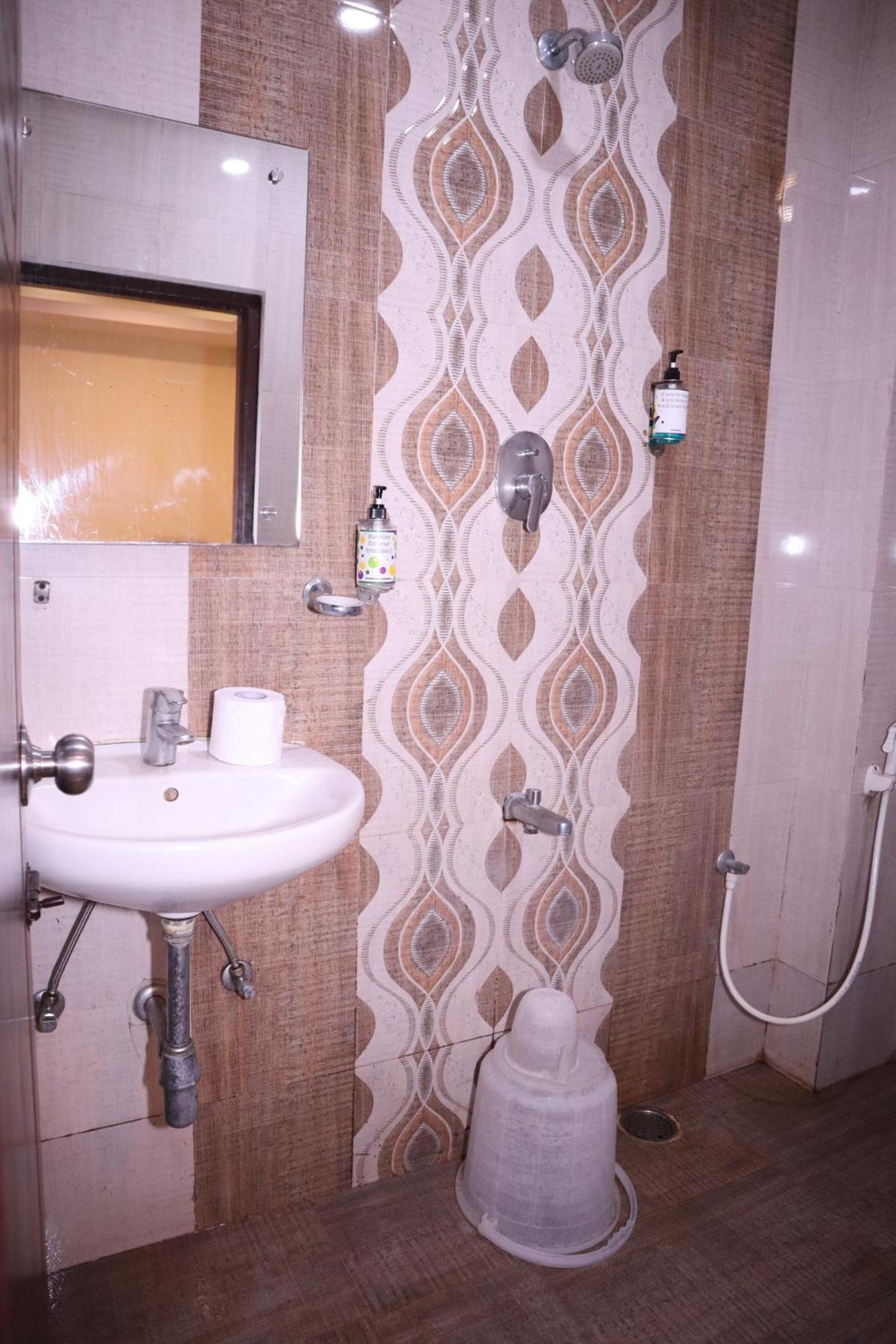 Millennium Plaza Hotel Kammasandra Bagian luar foto
